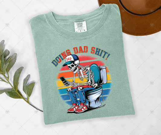 DOING DAD SH*T | COMFOR COLOR GRAPHIC TEE - 1582