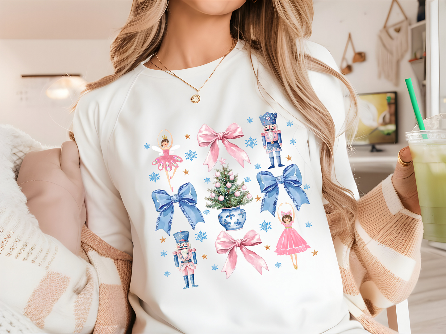 Chinoiserie Blue Floral Christmas Coquette Gildan Sweatshirt - 686